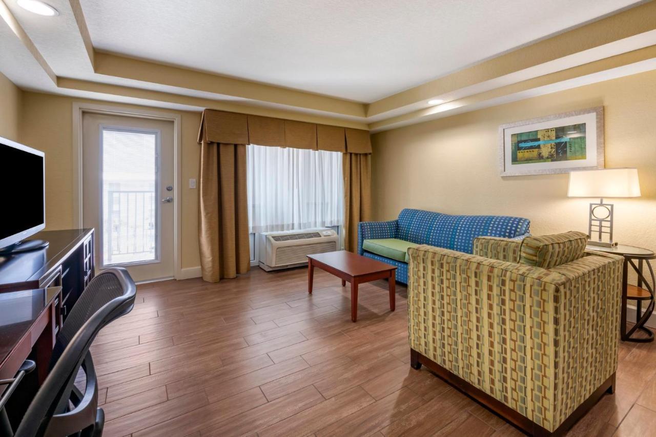 Suíte Queen de 1 Quarto com 2 Camas Queen-size, Varanda e Vista da Piscina